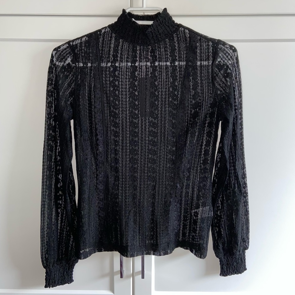 ✨BNWT✨ Dynamite Lace Mock Neck Blouse